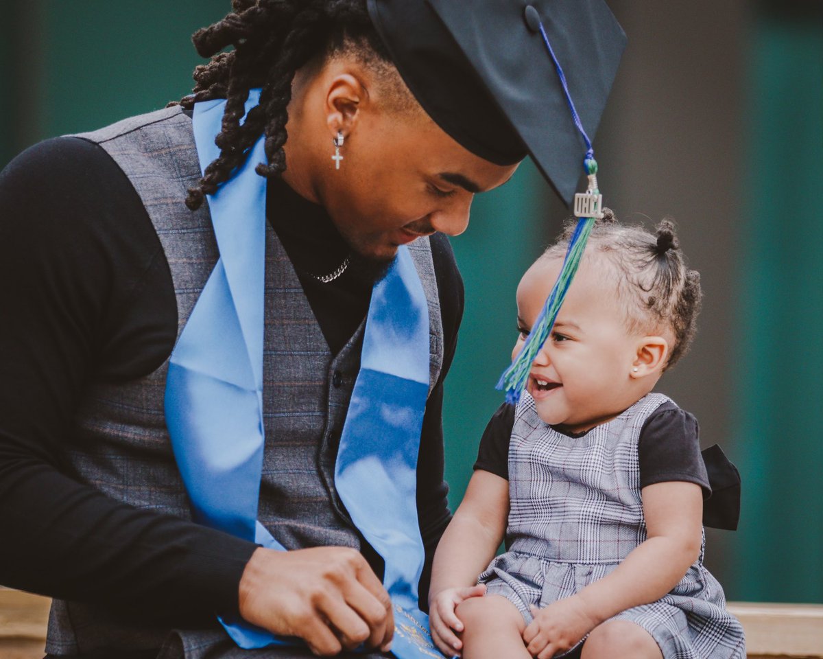 lelo_upncomn_22's tweet photo. “A vision without action is merely a dream, it’s the Action,it's the grind, it's the hustle, it's the persistence.”

▪️First Gen college Grad
▪️B.S. in Management 
▪️Minor in Human Resources 
▪️Deans list 
▪️project management job offers
3 days until graduation 
#BlackExcellence https://t.co/bDWbMBYHDe