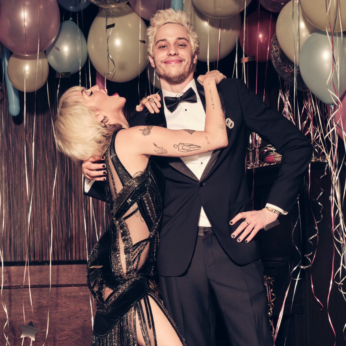wstenthu's tweet photo. wst Miley Cyrus and Pete Davidson will be appearing on The Tonight Show starring Jimmy Fallon, ahead of co-hosting NBC’s New Year’s Eve event https://t.co/4lYA4Kk1td