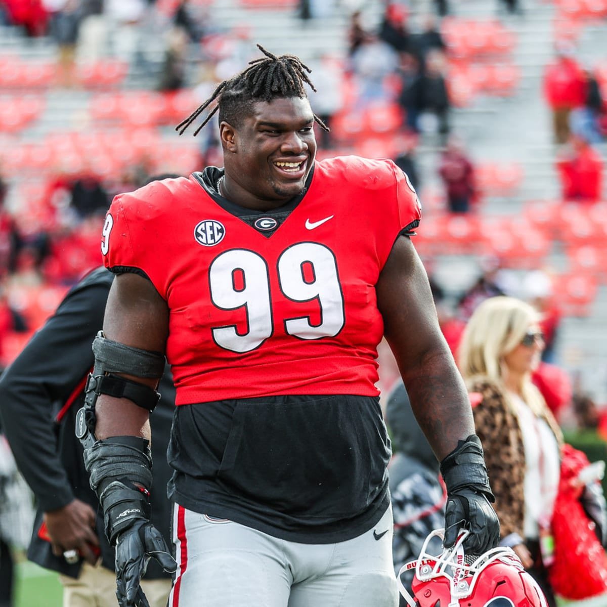 PFF_College's tweet photo. Jordan Davis is the first player since Aaron Donald to win both:

🏆 Bednarik: Best defender
🏆 Outland: Best interior lineman

@GeorgiaFootball https://t.co/GEl3viohhA