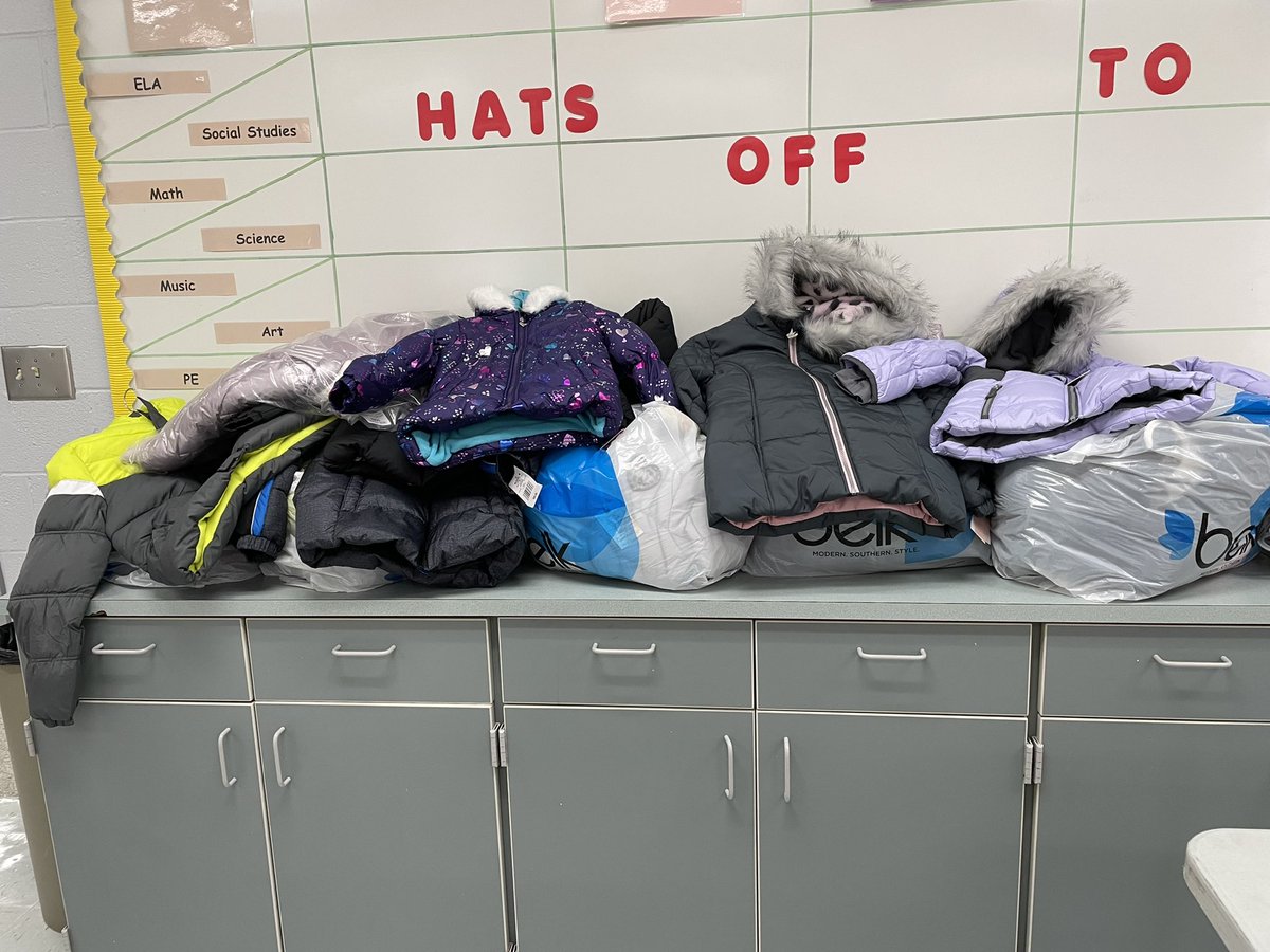 CherryvalePrin1's tweet photo. Blessed again! Thank you St. Luke AME Church for donating beautiful, brand new coats for our Cherryvale Falcon Babies! @CherryvaleElem @SumterSCSchools @BrendaHafner @DrPenK #FaithPartners #CommunityPartners #Blessed #SumterStrong https://t.co/McuxkytAra