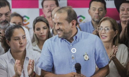 disclosurebol's tweet photo. #VERGUENZA #PITA #ASESINOGOLPISTA @LuisFerCamachoV SE MOFA DEL CASO #800ITEMS DICE QUE NO HUBO TAL #CASODEITEMS , DESCONOCE PRUEBAS QUE DEMUESTRAN QUE SUS AHORA DIPUTADOS Y SENADORES TENIAN CIENTOS DE ITEMS EN LA ALCALDIA PARA FINANCIAR #GOLPEDEESTADO Y #CAMPAÑAS https://t.co/OhBD6WoLuy