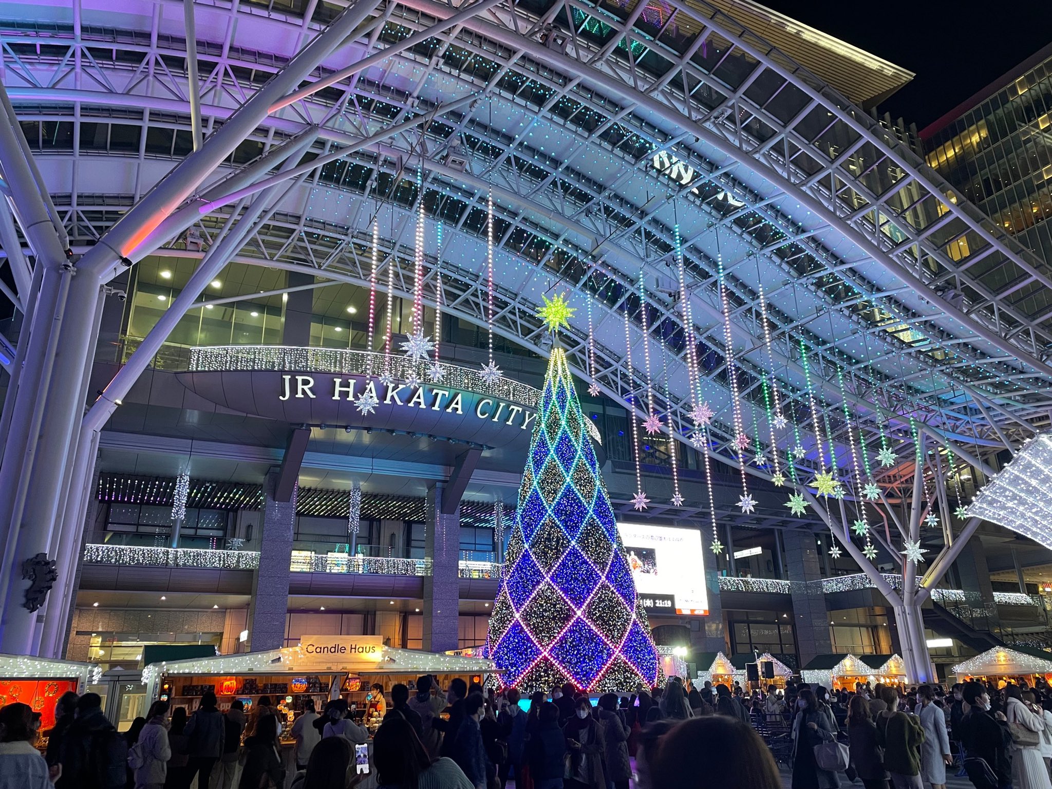 琉球ダイハツ販売 公式 今日は九州ブロックのダイハツ販売会社合同で自動車整備専門学校へお邪魔して企業説明会を行います それにしても 昨晩博多に来たのですが イルミネーション凄すぎました 琉球ダイハツ ダイハツ 自動車整備士 新卒