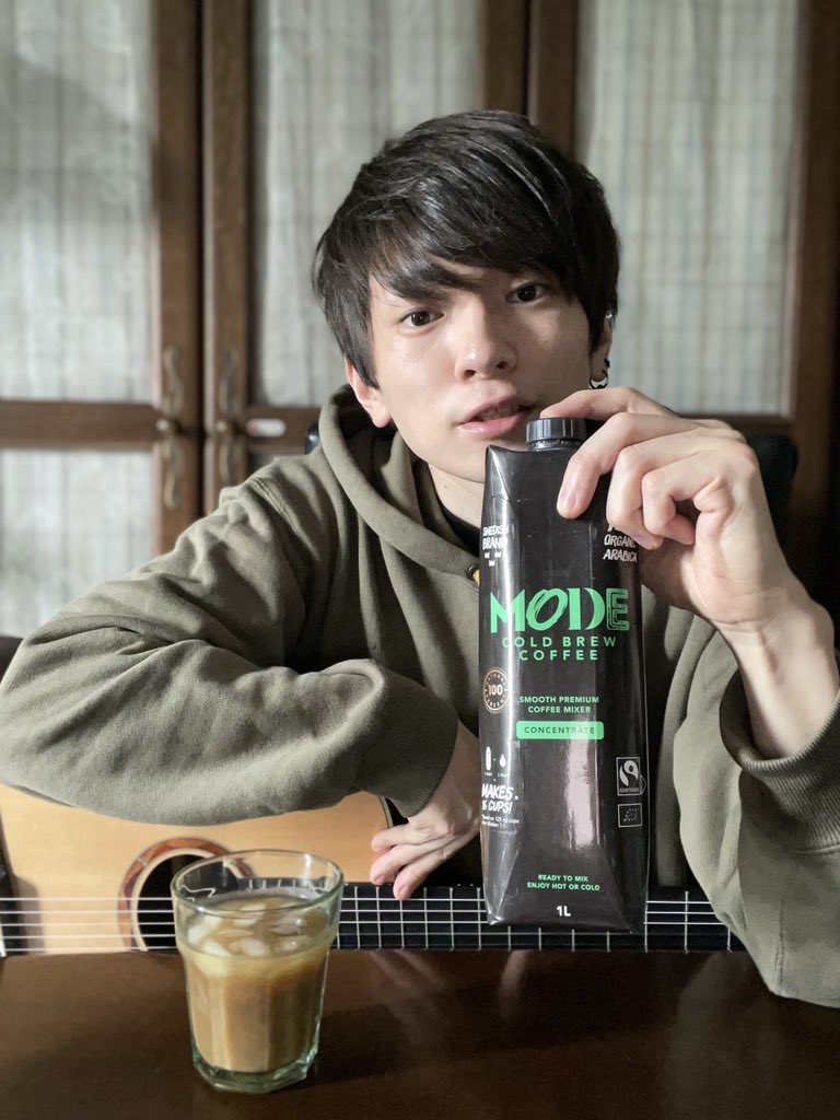 MINAMI_WOSSA's tweet photo. なんとあの #Avicii が想いを込めて友人とスタートしたこのコーヒーのブランド
#MODECOLDBREWCOFFEE を
@mode.japan 様から頂きました！

お酒と割っても美味しいそうですが、僕はオーツミルクと混ぜて飲むヲン！

https://t.co/dqj0r84S9l

#MODEJAPAN #MODECOLDBREW https://t.co/2I9eHBN04v