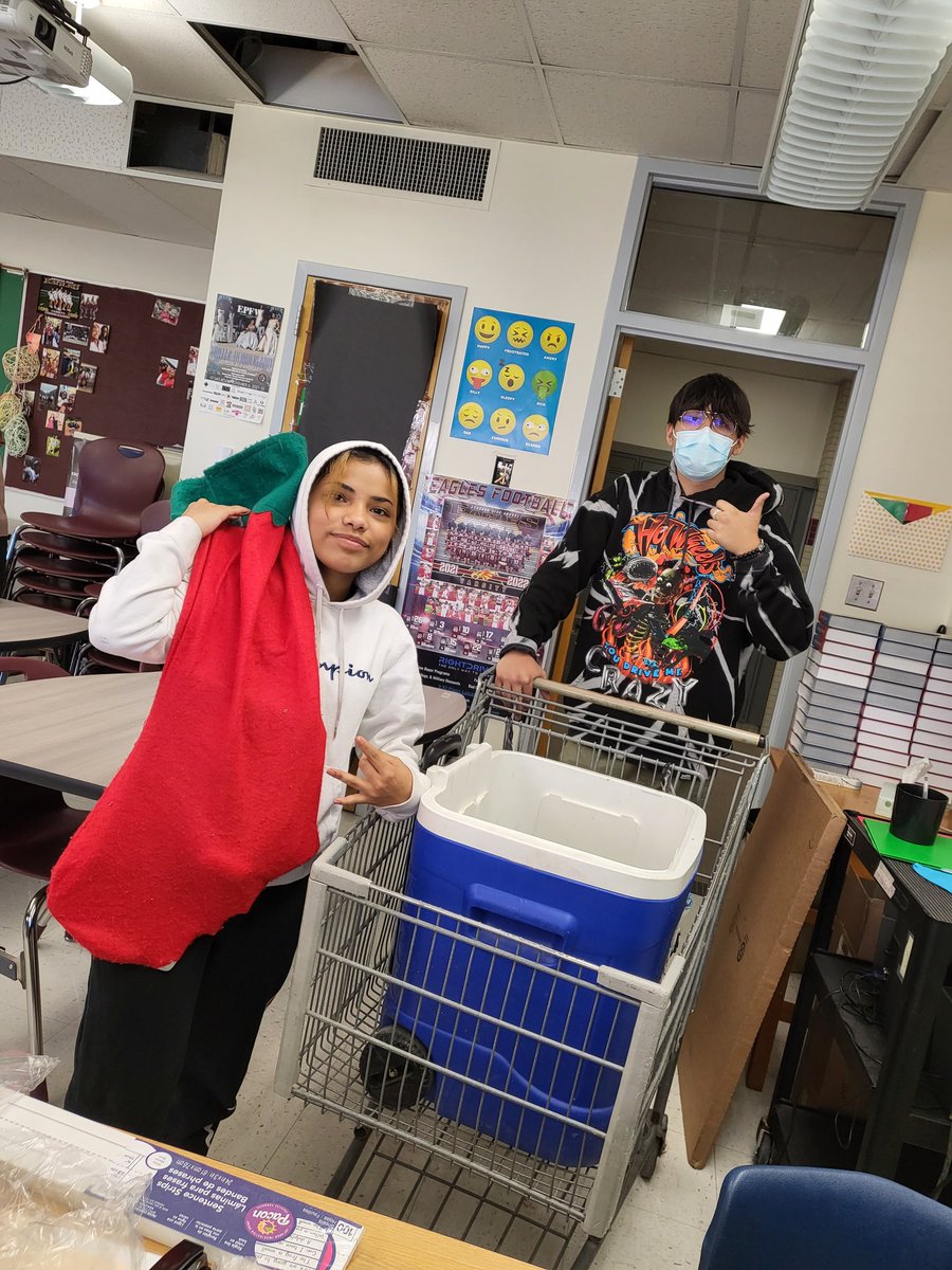 MsBanks2015's tweet photo. Day 4: Santa's Sack (Anything but a backpack 🎒 )
This day was more challenging lol @AHSGoldenEagles
#WeAreAndress #English #Teacher #teachertwitter #samebag https://t.co/WiUI37Ij08