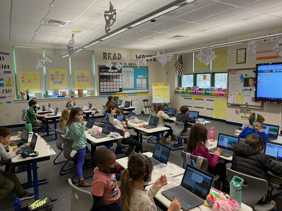 Laura McCue tweet media