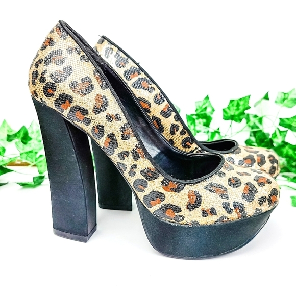 IvonCage's tweet photo. So good I had to share! Check out all the items I'm loving on @Poshmarkapp from @ash5280 #poshmark #fashion #style #shopmycloset #delicious #unknown #vincecamuto: https://t.co/vjHbyEEtBT https://t.co/Y8MpQX0Xt5