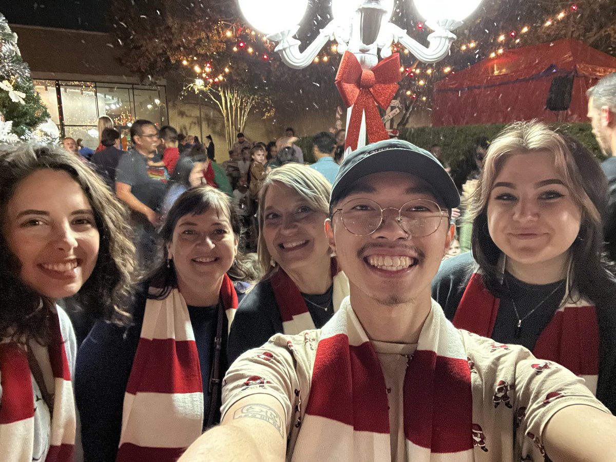 WhiteCarolyna's tweet photo. Your Mentor &amp; Mentee’s Jingled their way to Santa’s Village! 🎁🎄

#RISDPowerOfLove
#RISDMentorsAndMentees
@ccgreer28 @HollyGoTweets @MorgenCrowder @yaleroadrunners https://t.co/OH95R3OAHO