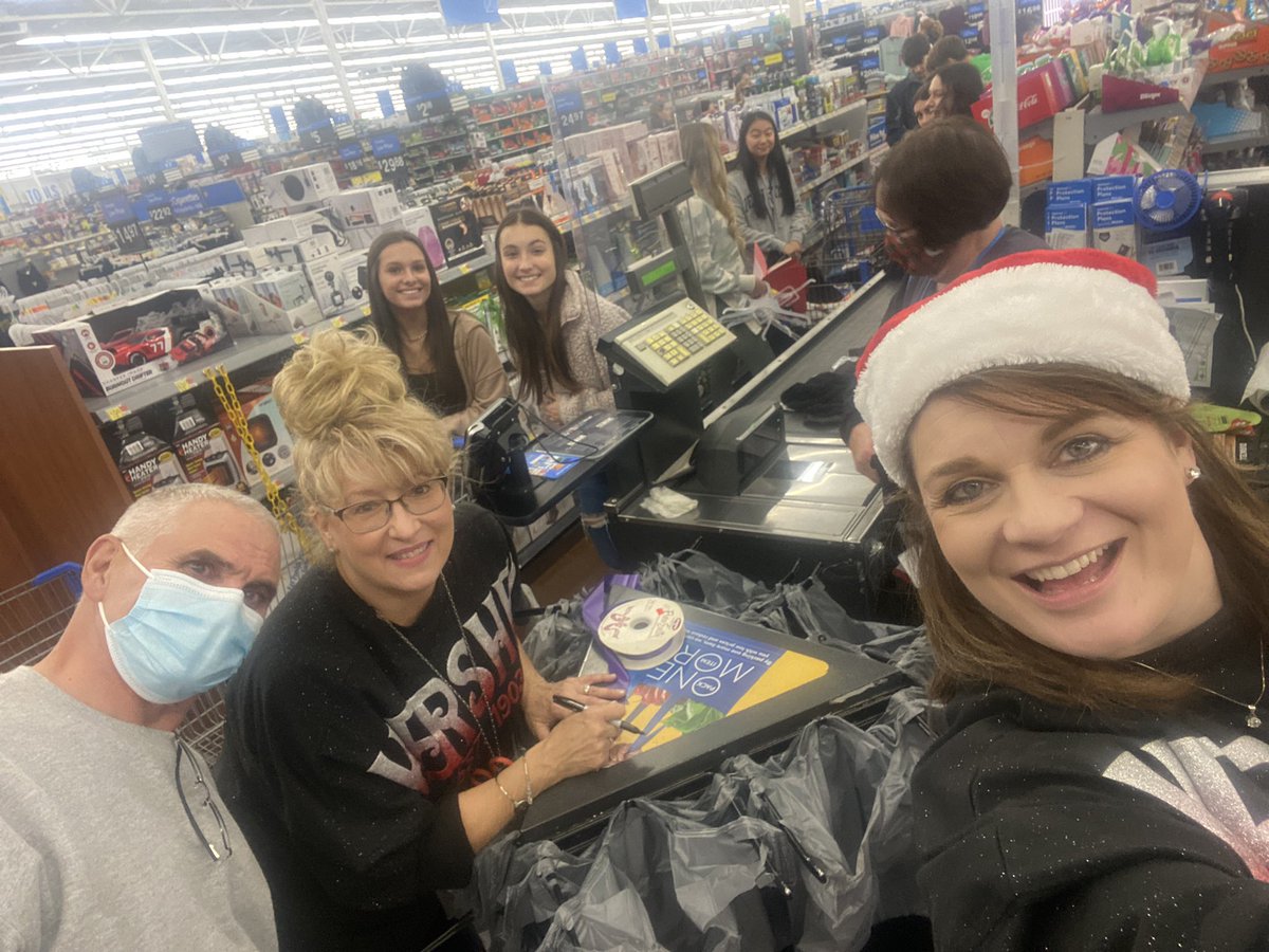 Annual extra-special shopping trip with <a href="/McGuffeyHS/">McG</a> Teen Action. Great group of givers!  #tistheseason
