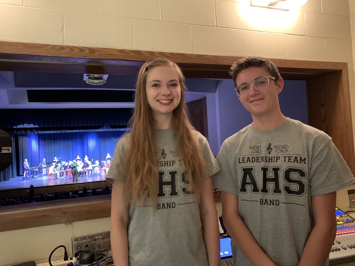 Our Aurora High Drum Majors showing their support to the future of the AHS Band!!  #aurorahuskies #greatleaders #greatrolemodels #prouddirector