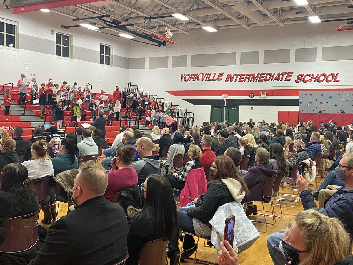 YIS 4th grade “live concert” entertaining the audience led by our very own Mr.  Crocilla-Martinez!