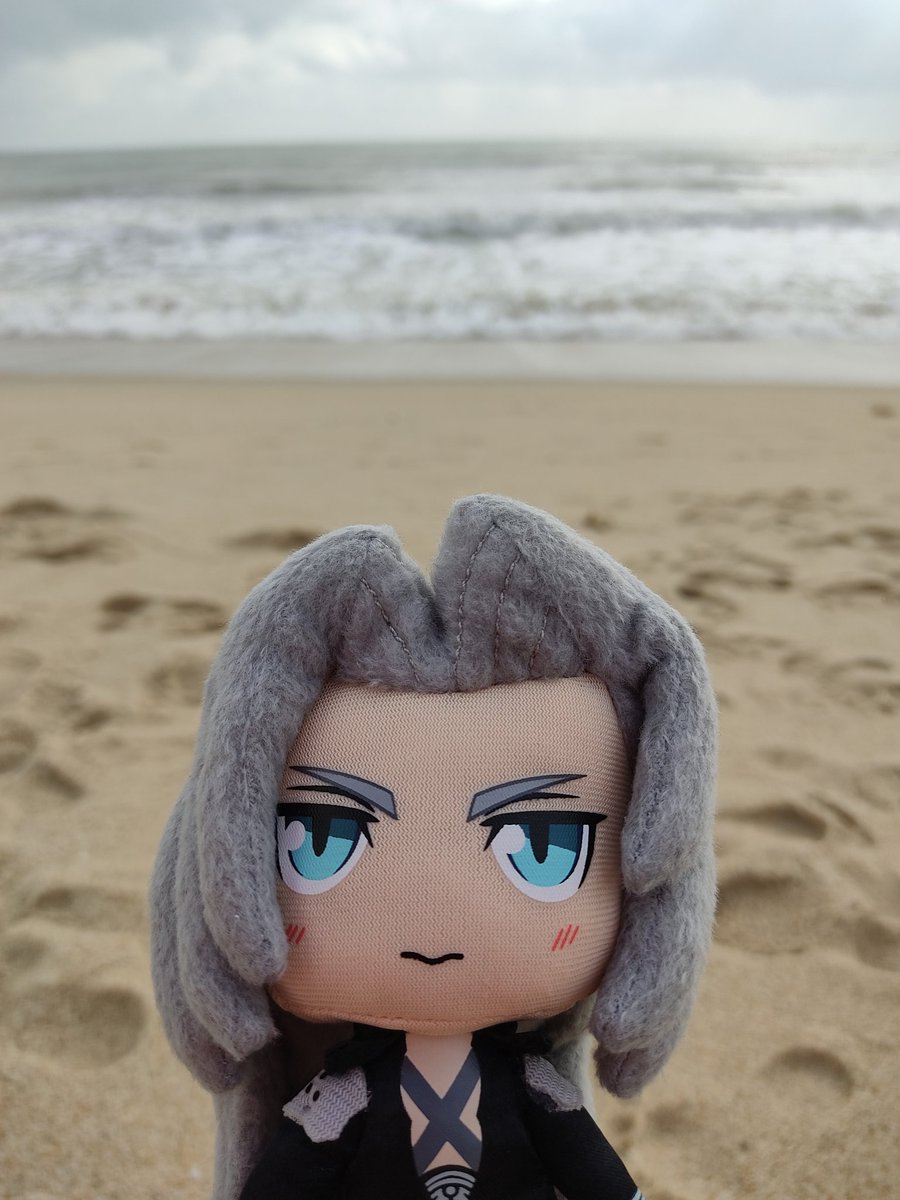 Silver_Kyuubi's tweet photo. I'm Chibiroth. King of the beach. Soon, the sea.
#sephiroth #chibiroth #beachday https://t.co/OAJmYd0nqw