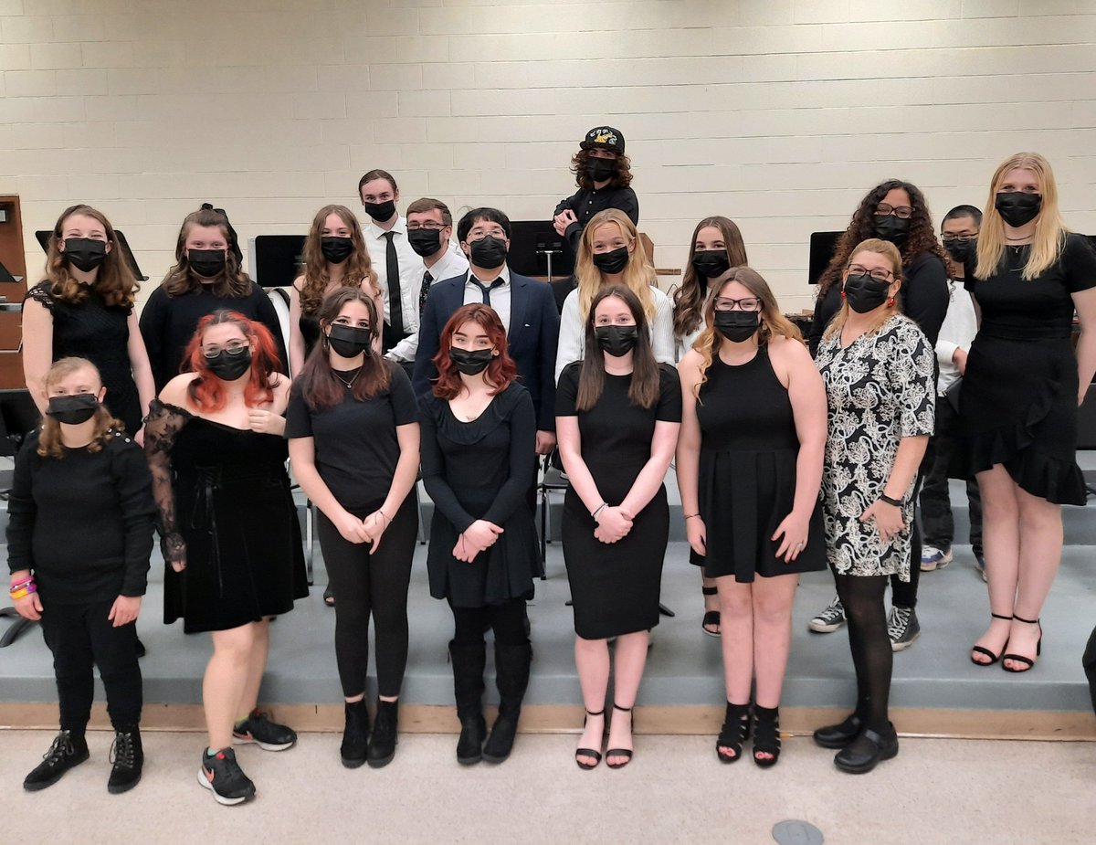Lisa4nier1's tweet photo. So proud of my chorus tonight! Great job! So happy to have live music again! https://t.co/M9RCto4SSe