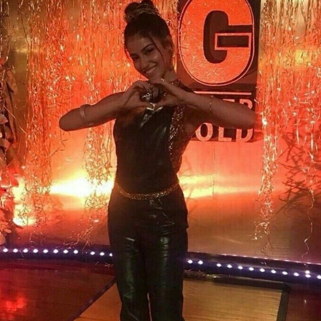 biaurrquiza_'s tweet photo. Miren lo que encontré ♥️🔙 #CyberGold https://t.co/19O9Ggo0Zi