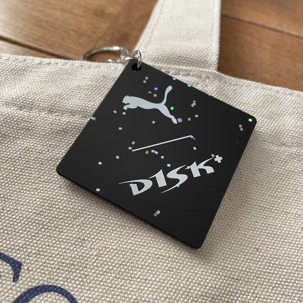 saotamayuzu's tweet image. 届いたよ〜😆
この大きさの、欲しかったの！程よいマチが使いやすそう👍キーホルダーもキラキラして素敵✨✨ありがとうございます🙏
 #髙橋大輔 #puma #FUTURECOLLECTION