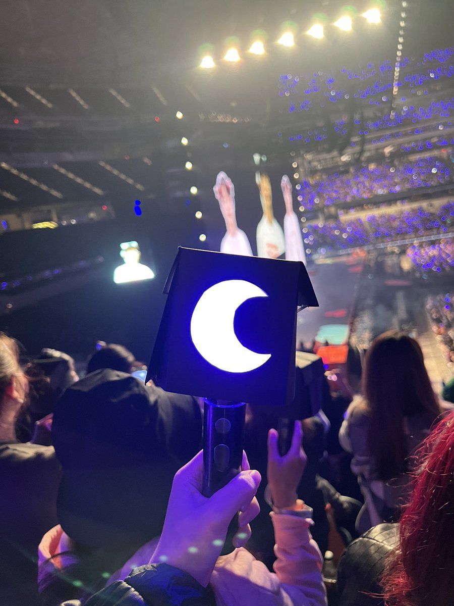 A week late, but happy to have been a part of this! Thank you, @kimjustjin for your labor of love for Jinnie!!!🌙@JinDayLA #MoonforJinLA #PTD_ON_STAGE_LA