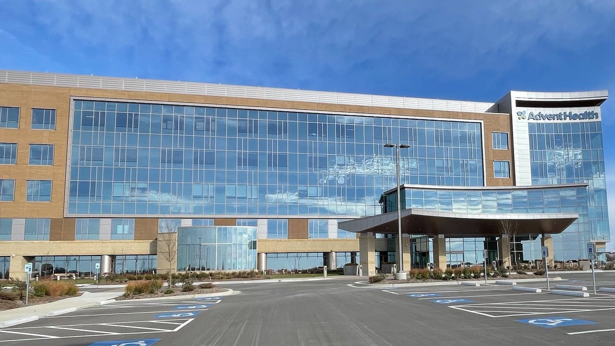 jessicaleepalm's tweet photo. From our family doc to the ER & everything in between, we’re grateful to live close to @AdventHealthKC #SouthOPHospital. Check out a recent tour I took of the new facility: https://t.co/WleLlfzX7c #Ad #AdventHealthKC #FeelingWhole #AHSOP #AHSOPBirthCenter #AHSOPEmergencyServices https://t.co/zfm9pMB1rt