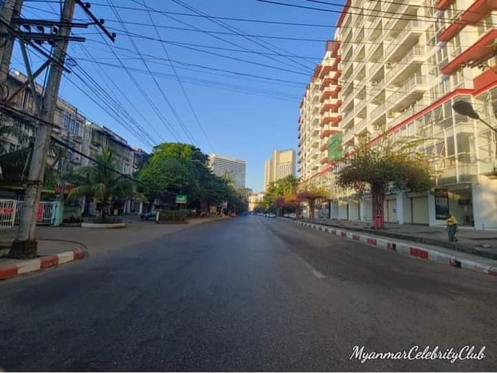 pzl_jourlm's tweet photo. #Yangon's silent strike scenes against fascist rules on International Human Rights Day .

#OurCityOurRules 
#SilentStrike #Dec10Coup 
#WhatsHappeninglnMyanmar https://t.co/VMWRJzvRKO