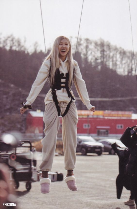rine1102's tweet photo. OUR CHOICE IS ROSÉ
i vote #MAMAVOTE #rosé https://t.co/RP4TYdBtMJ