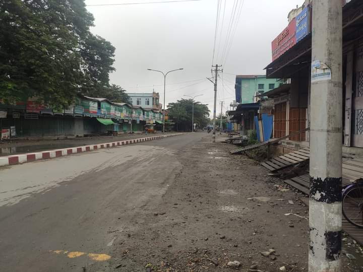ai_phoo's tweet photo. The whole #Kale city staged silent strike to revolt for their lost human rights under fascist regime .

#SilentStrike #Dec10Coup 
#OurCityOurRules 
#WhatsHappeningInMyanmar https://t.co/IfwXaigmLo