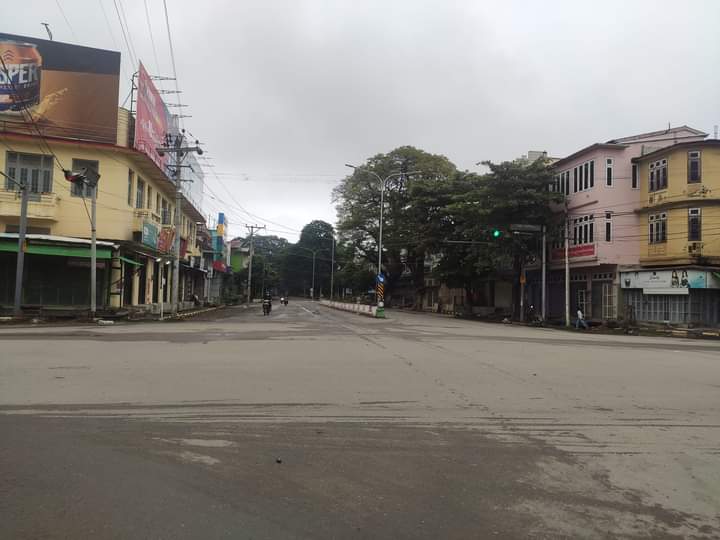 ai_phoo's tweet photo. The whole #Kale city staged silent strike to revolt for their lost human rights under fascist regime .

#SilentStrike #Dec10Coup 
#OurCityOurRules 
#WhatsHappeningInMyanmar https://t.co/IfwXaigmLo