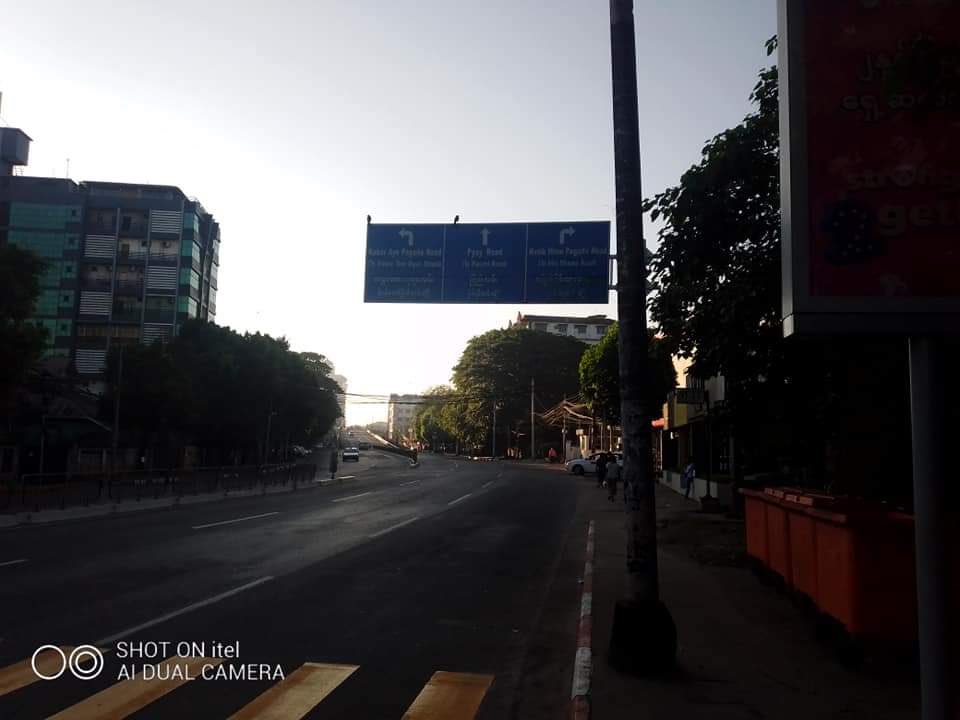 SRMforJustice's tweet photo. [ SILENCE IS THE LOUDEST ]

YANGON | The scenes of silent strike today in the city. People are united since Feb 1 2021 to fight against coup and its dictatorship until they reach the road to  democracy in Myanmar. 
 
#SilentStrike 
#Dec10Coup 
#WhatsHappeninglnMyanmar https://t.co/KyiPgql4lC