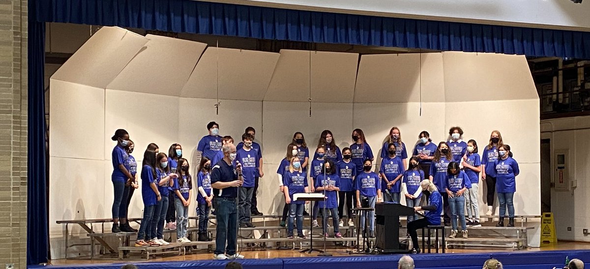 Priebefive's tweet image. If you ever want your heart to feel full  … attend a children’s chorus concert. Such sweet, innocent voices:). Well done @glencrestms chorus and Mr. Ropp!