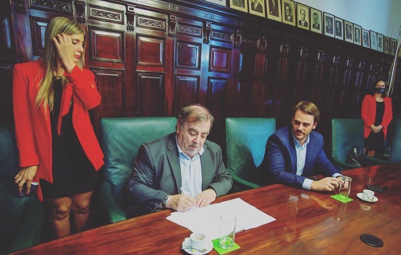 El pasado martes 7 de diciembre LSQA junto a la Liga de Defensa Comercial (LIDECO) establecimos un acuerdo marco de colaboración y cooperación para impulsar las mejores prácticas de gobernanza en las organizaciones. 
📲Por más info te invitamos a escribirnos a 👉🏻info@lsqa.com