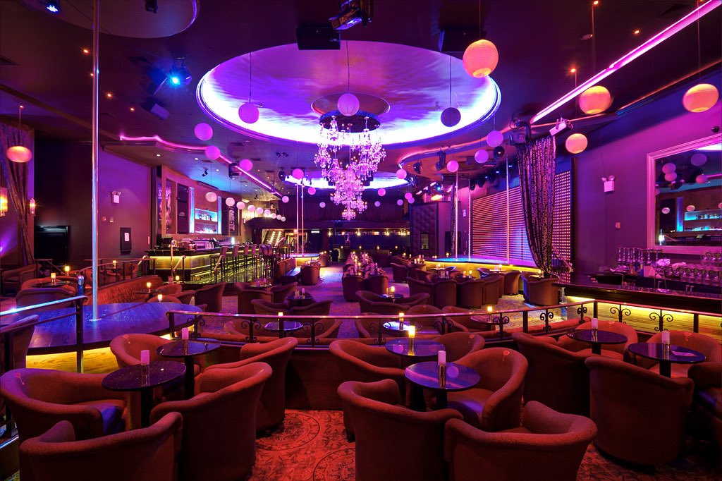 Starting tonight, each and every Thur, I’ll be spinning the tunes at the largest, most upscale fully nude adult nightclub / restaurant in NYC @showpalacenyclic 
42-50 21st Street, LIC, New York
Music by: <a href="/djtobynyc/">DJ Toby</a>
11:30pm - 5:30am
#showpalace #showpalacelic #showpalaceny