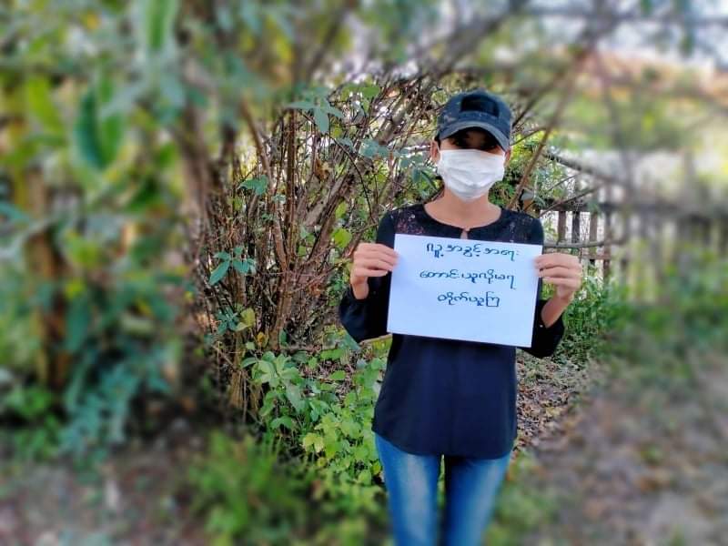 "Revolutionize the deprived human rights by revolution"

On #WorldHumanRightsDay, women in #Kayah State staged the #SilentStrike in defiance of dictatorial orders to express their missing human rights.
#OurCityOurRules
#Dec10Coup 
#WhatsHappeningInMyanmar