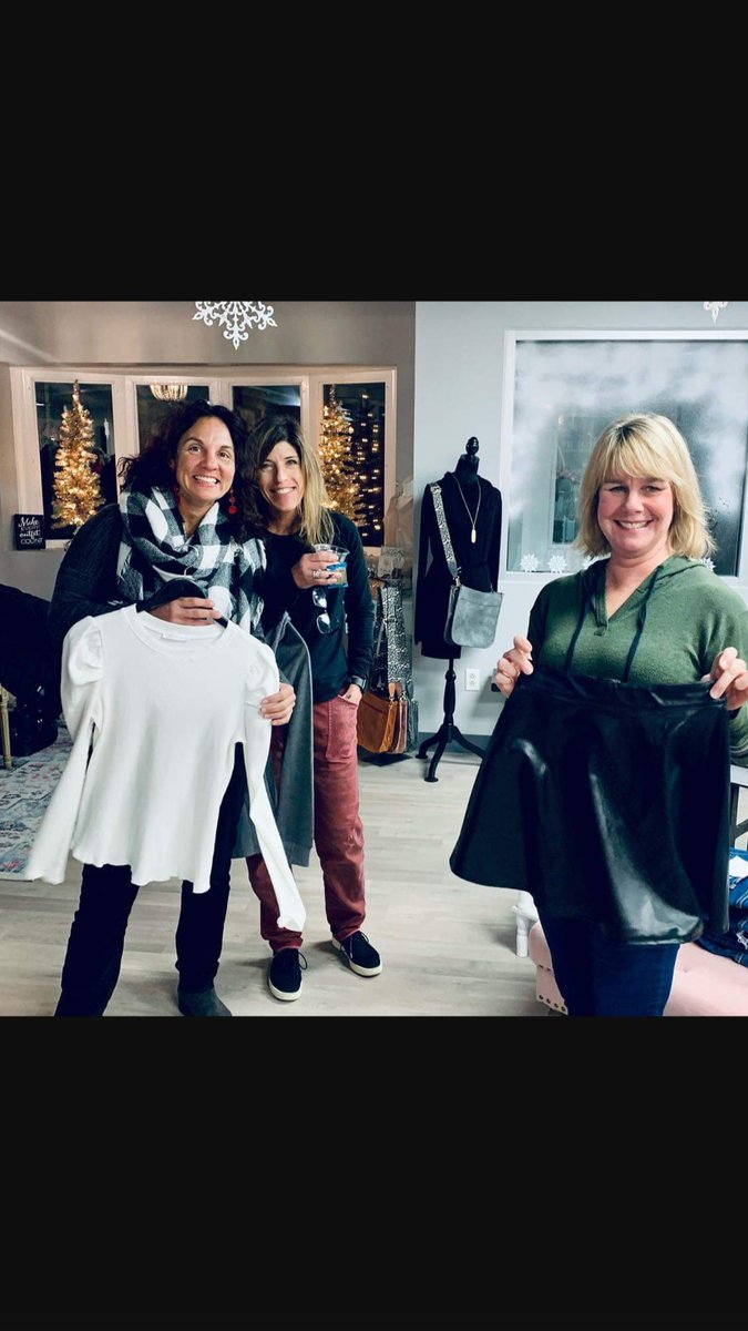 CharmedNR's tweet image. We had a great night hosting our friend &amp;amp;making new friends along the way 😃 Thank you ladies, you all look charming💞
Contact us On Facebook to reserves your own private #GetCharmed event
#NorthRidgeville #shoplocal