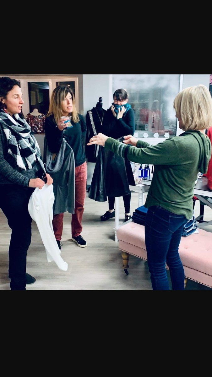 CharmedNR's tweet image. We had a great night hosting our friend &amp;amp;making new friends along the way 😃 Thank you ladies, you all look charming💞
Contact us On Facebook to reserves your own private #GetCharmed event
#NorthRidgeville #shoplocal