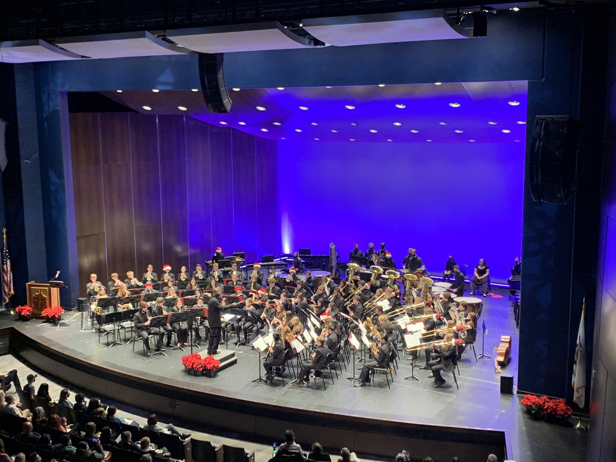 edhschwartz's tweet photo. Thanks to the @DownersSouth student musicians and artists for sharing your talents at the Winter Fine Arts Festival.  Amazing! #dgspride. @DGSFineArts https://t.co/P7Op8eWktf