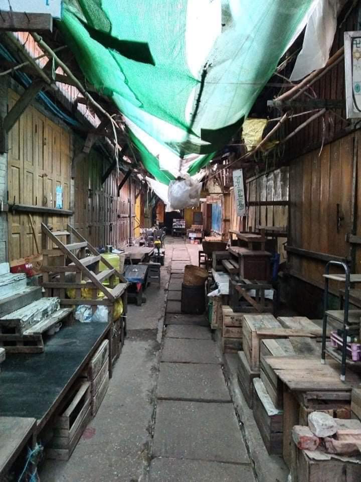 LeeDam_3's tweet photo. A quiet view of #Myaungmya Tsp's market today.
#SilentStrike
#OurCityOurRules
#Dec10Coup 
#WhatsHappeningInMyanmar https://t.co/v1GZPCkgw0