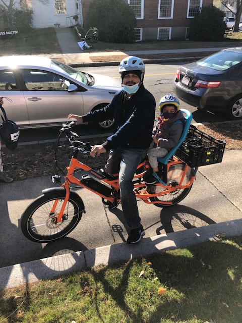 MelrosePedBike's tweet image. We were so thrilled with how many folks stopped by last week at the @MelroseChamber2 Home for the Holidays event to try out an ebike (or cargo bike!) with us. 🚲 = fun for the whole family! Special thanks to our awesome friend @MultiModalMom for coordinating!