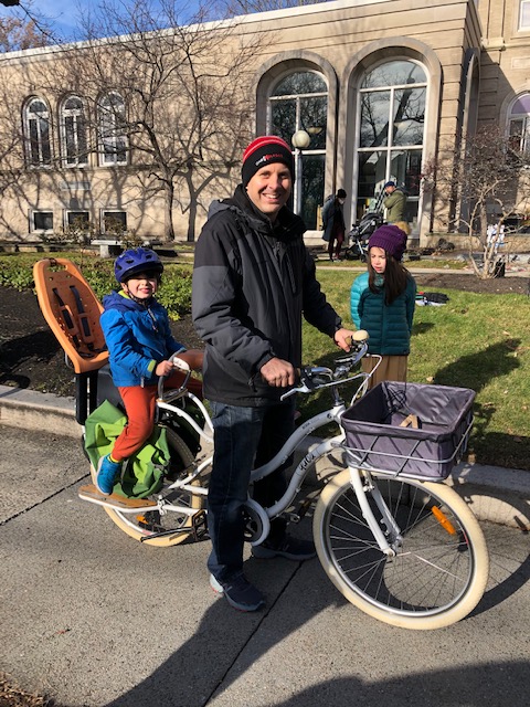MelrosePedBike's tweet image. We were so thrilled with how many folks stopped by last week at the @MelroseChamber2 Home for the Holidays event to try out an ebike (or cargo bike!) with us. 🚲 = fun for the whole family! Special thanks to our awesome friend @MultiModalMom for coordinating!