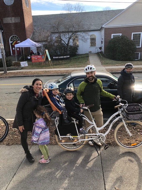 MelrosePedBike's tweet image. We were so thrilled with how many folks stopped by last week at the @MelroseChamber2 Home for the Holidays event to try out an ebike (or cargo bike!) with us. 🚲 = fun for the whole family! Special thanks to our awesome friend @MultiModalMom for coordinating!