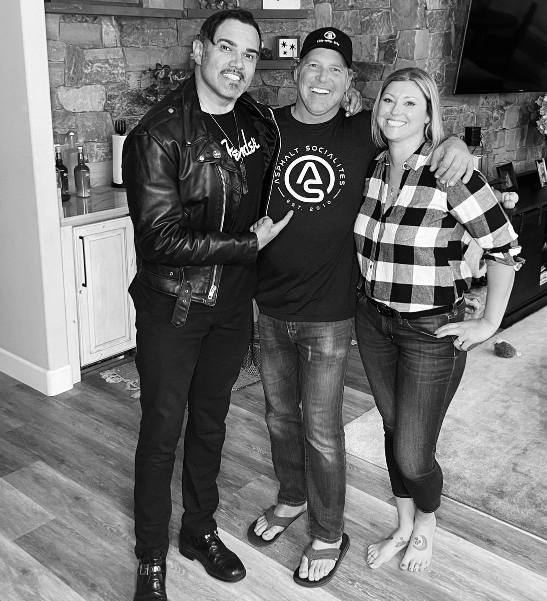 _LifeWithEric's tweet image. Who’s unstoppable? We’re Unstoppable🧨Special guest Robb Russo of @asphaltsocialites. #Podcasting #HappyHour