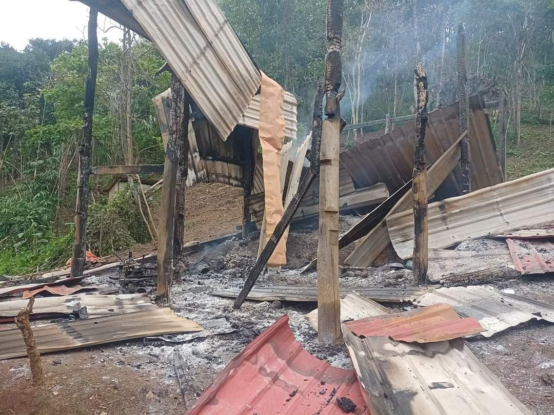 m_krl1's tweet photo. Clashes intensified b/t military junta &amp; CDF-Kanpetlet on Dec9. Military Junta launching offensive attacks burnt down at least 7 houses,the fruit mainly consumed by locals, motorbikes &amp; properties into ashes in Pakwin village in Chin's #Kanpetlet town.
#WhatsHappeningInMyanmar https://t.co/kD7r0XFuyC