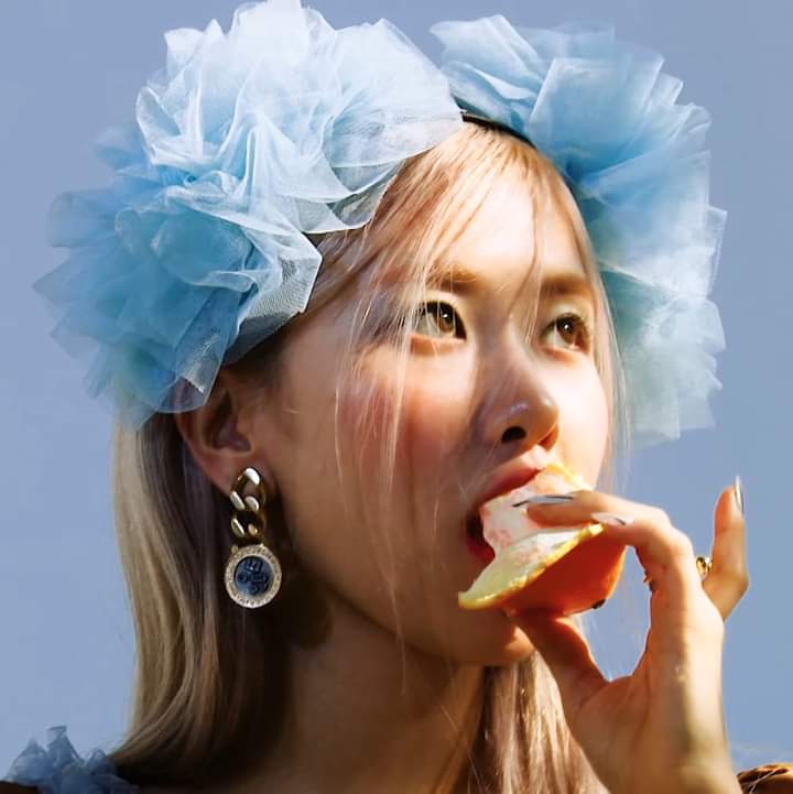 Retweet mạnh lên mn ơi 
#MAMAVOTE #rosé