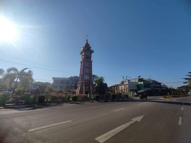 IrrawaddyNews's tweet photo. Roads are deserted on Friday in Bago as businesses are closed and residents stay indoors as part of the nationwide silent strike movement, a show of opposition and defiance to the military regime.  (Photo: CJ) 

#WhatsHappeningInMyanmar https://t.co/eMQzcXzmBe