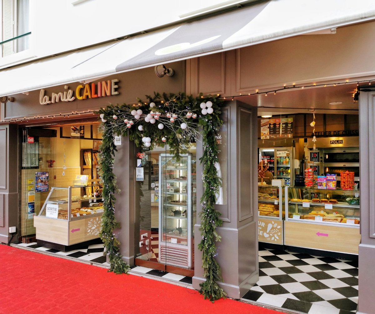 🎅🎄✨ Les #bûches et #buchettes débarquent à La Mie Câline de #VERNON😍 2 place du Général de Gaulle, pour le plus grand plaisir des gourmands ! Pendant les fêtes, La Mie Câline restera  ouverte 7j/7 pour vous accueillir #SnackWithStyle #InstantsGourmands #villedeVernon