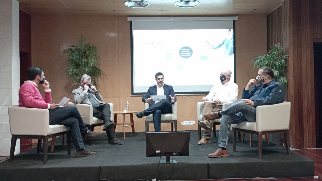 Les compartimos imágenes de la primera jornada de éstos "Foros Técnicos y networking sobre territorios inteligentes" Contando con grandes ponentes. ¡Gracias!