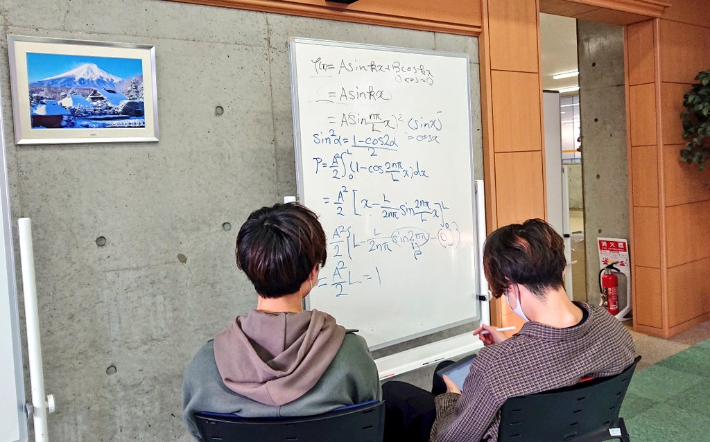 ChibaTech_Q's tweet photo. 副会長主催の初Sub勉強会を行いました。
量子力学基礎(電電)での「無限量子井戸」を一緒に復習しながら副会長がメンバーに教えれる有益な時間でした!
#量子情報技術研究会 #量子研 #CITQ
#千葉工業大学 #CITQ勉強会 SS00001 https://t.co/L1Y8Q6Ti2X