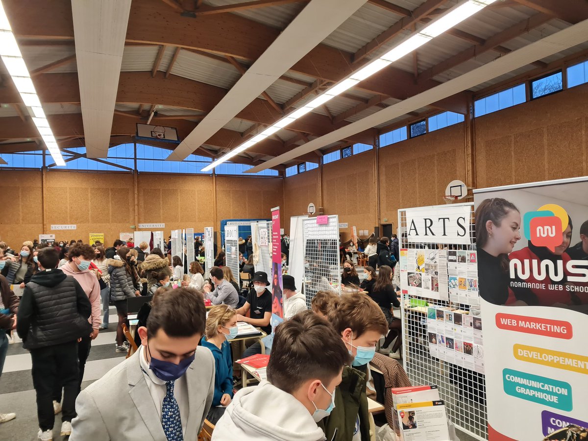 Présentation des métiers du numérique lors du forum de l'orientation de l'institution Rey. 

#MetiersDuNumerique #Orientation #Web #Etudes