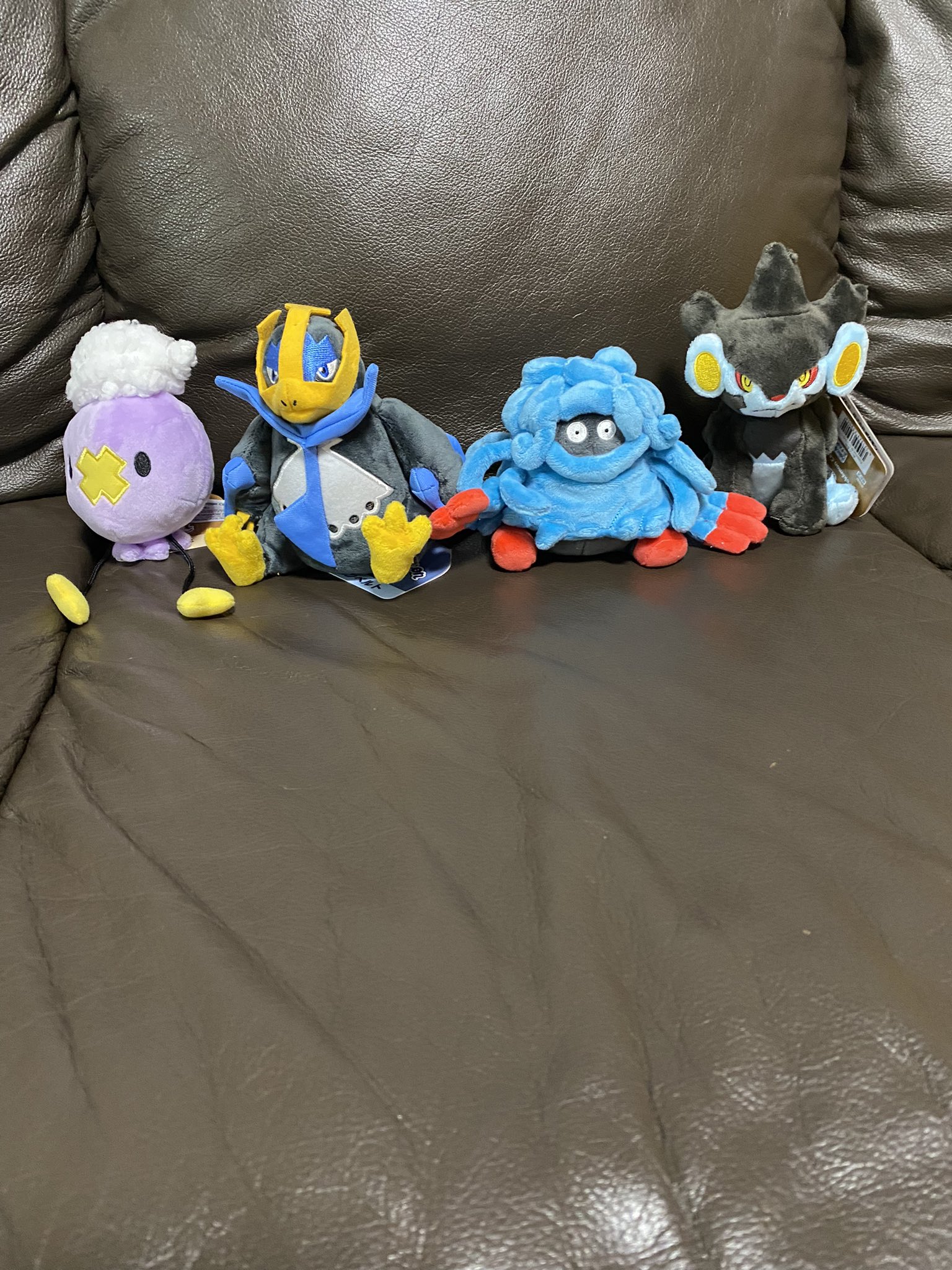 じん 今日ポケセンで買ったもの紹介 まずはポケモンfitシンオウ 今回買ったのは フワンテ エンペルト モジャンボ レントラー どれもプラチナやgoで好きになったポケモンたち フワンテやモジャンボなど顔がポーカーフェイスなのに結構表情豊かな