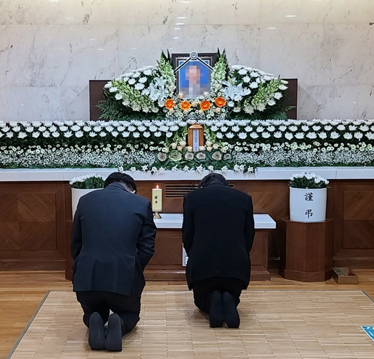 이재명을 대신해 죽은 유한기
이낙연을 대신해 죽은 이경호
윤미향을 대신해 죽은 손영미
손혜원을 대신해 죽은 손현..."미안하다 고맙다!"