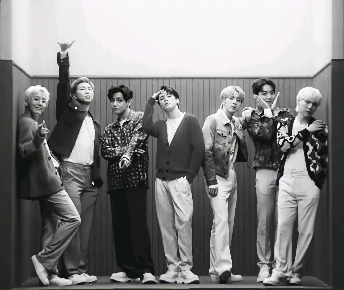 qtWkqzflLMaGufA's tweet image. I vote for #BTS  at MAMA Worldwide Fans' choice Top 10 #MAMAVOTE

Permission to Dance Butter Dynamite Film out Stay Gold Boy With Luv Yours BTS 💜