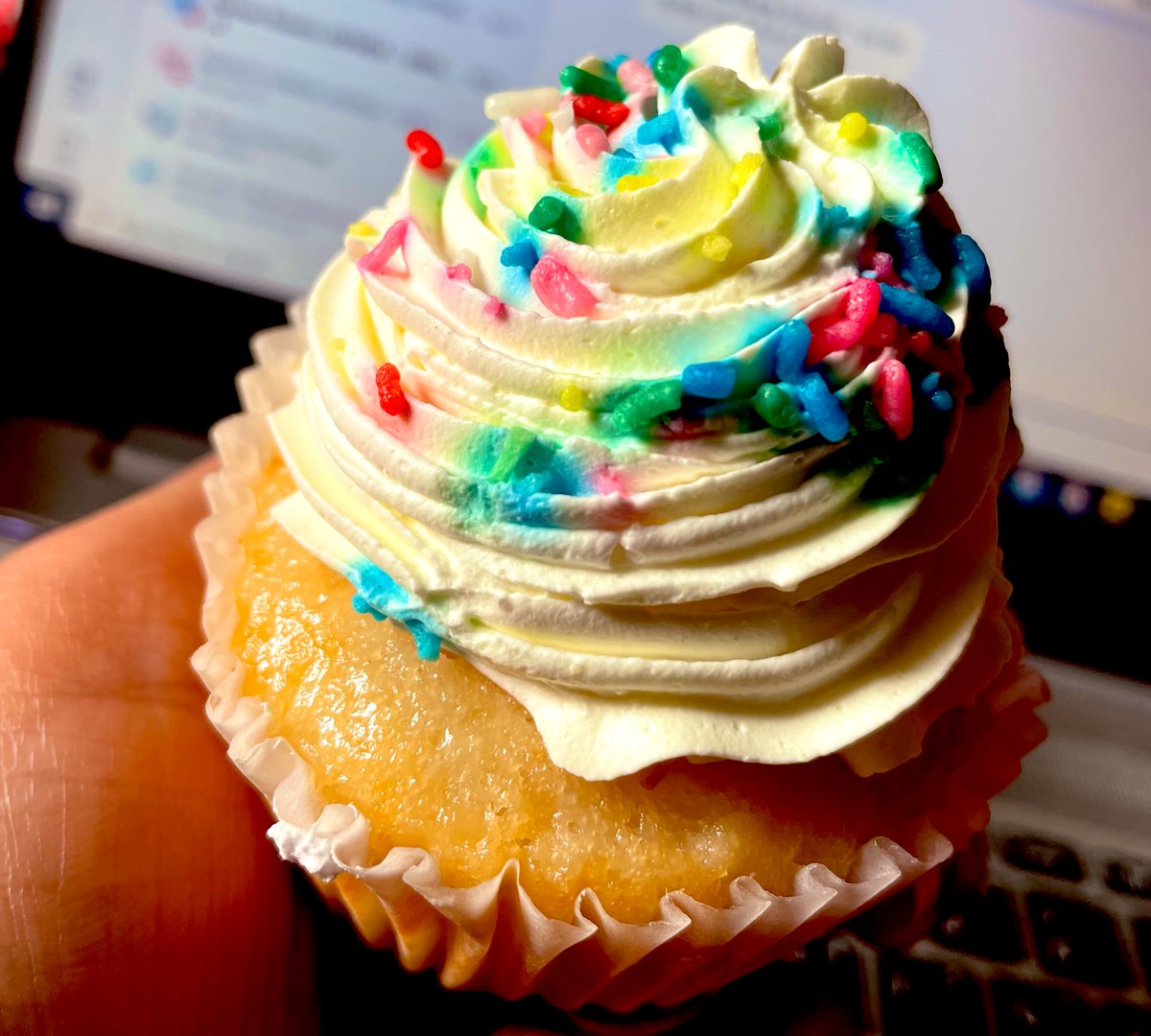 MondiIsha's tweet photo. @Bakingo_Online
Its really yum!!!
I loved it 🤤😋
#cupkakes #bakingo #tasty https://t.co/umdcd5nMH2