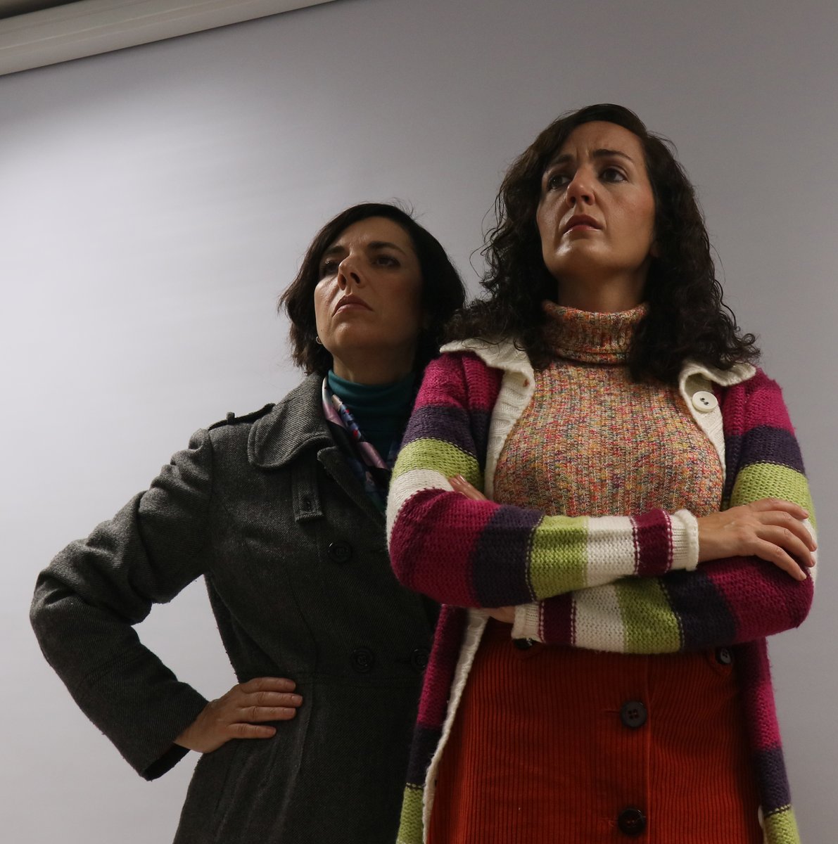 lavozahogada's tweet photo. Seguim preparant l’obra! En aquest cas la Mireia i la Laura fa una prova de vestuari per encarnar les protagonistes de la representació. Teniu ganes de veure-les?
#DonesquevanContruirBarris #RecuperarMemoriaHistorica #MemoriaDemocràtica #lafiladora https://t.co/pkTBTawuRQ