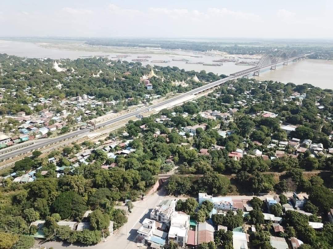 ThihaZa29147364's tweet photo. Sky view of #Sagaing town , Sagaing region , on Dec 10 joining in #SilentStrike though there are too many military areas .

#OurCityOurRules
#Dec10Coup
#WhatsHappeningInMyanmar https://t.co/RwMaJ2KYVo